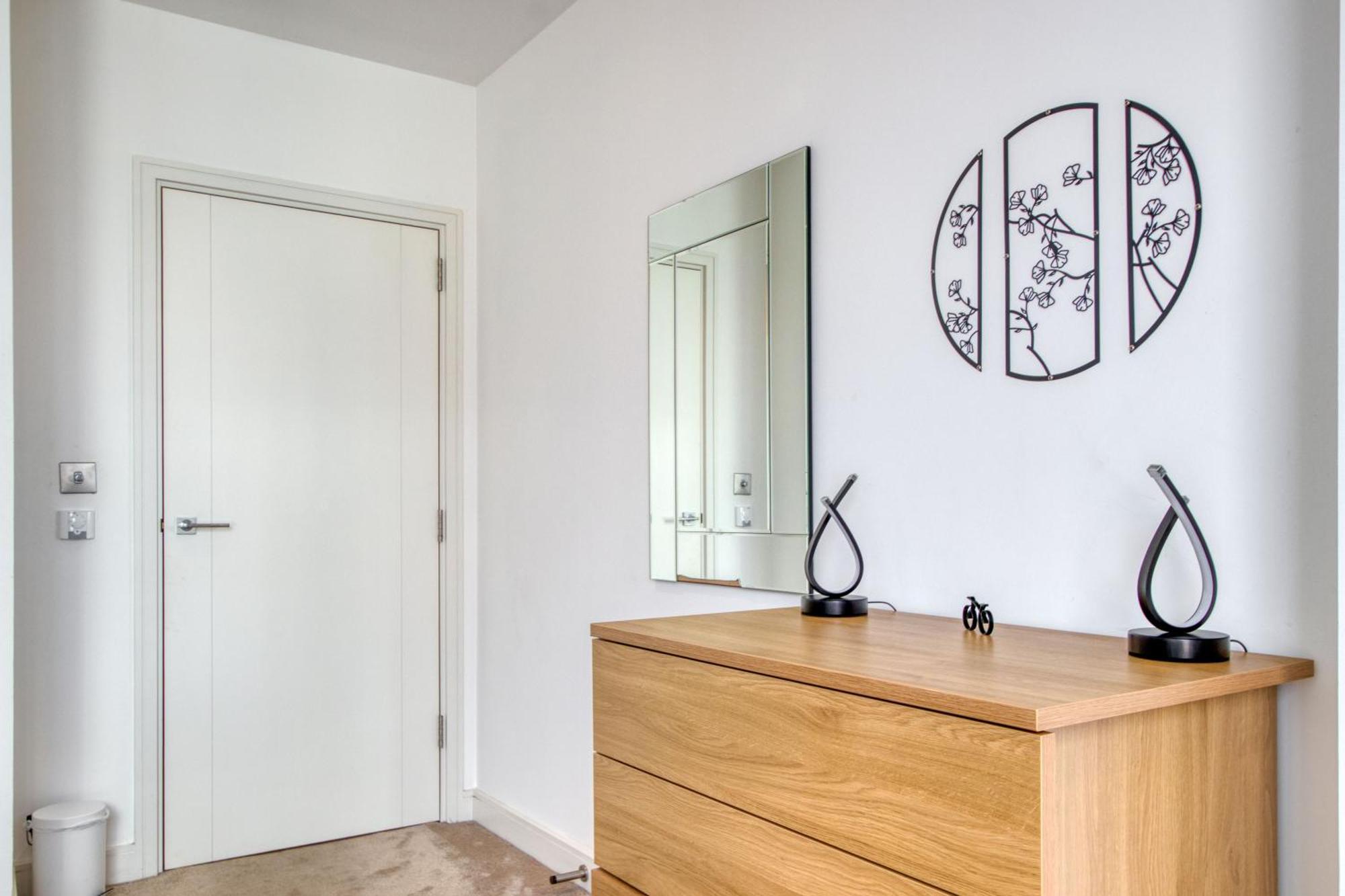 Stylish And Spacious- One Bed In Nine Elms Londres Exterior foto