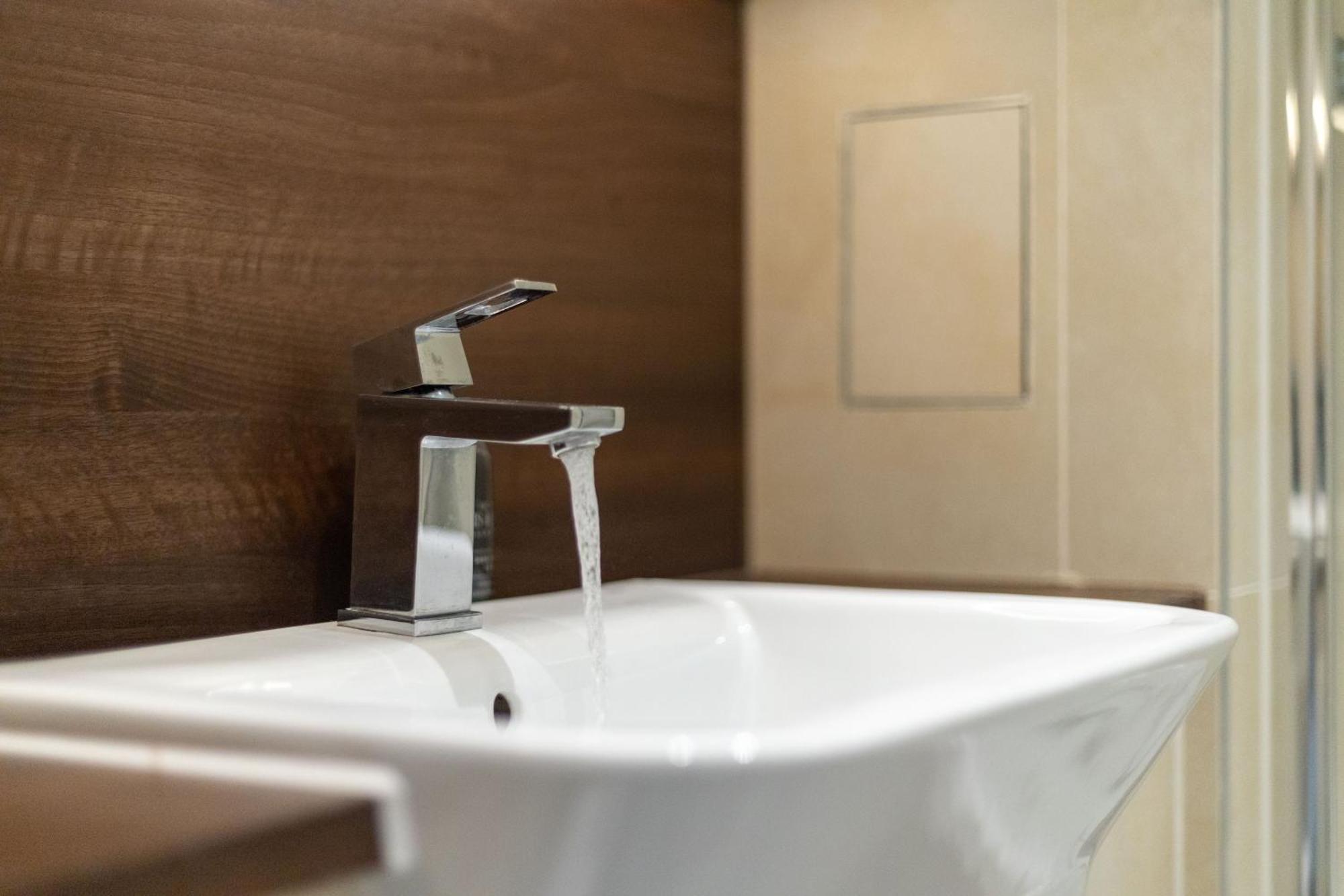 Stylish And Spacious- One Bed In Nine Elms Londres Exterior foto
