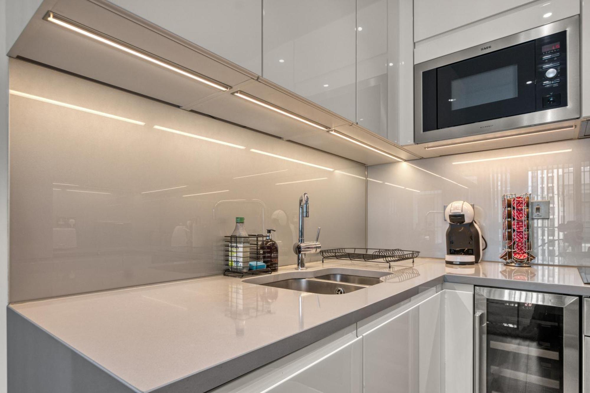 Stylish And Spacious- One Bed In Nine Elms Londres Exterior foto