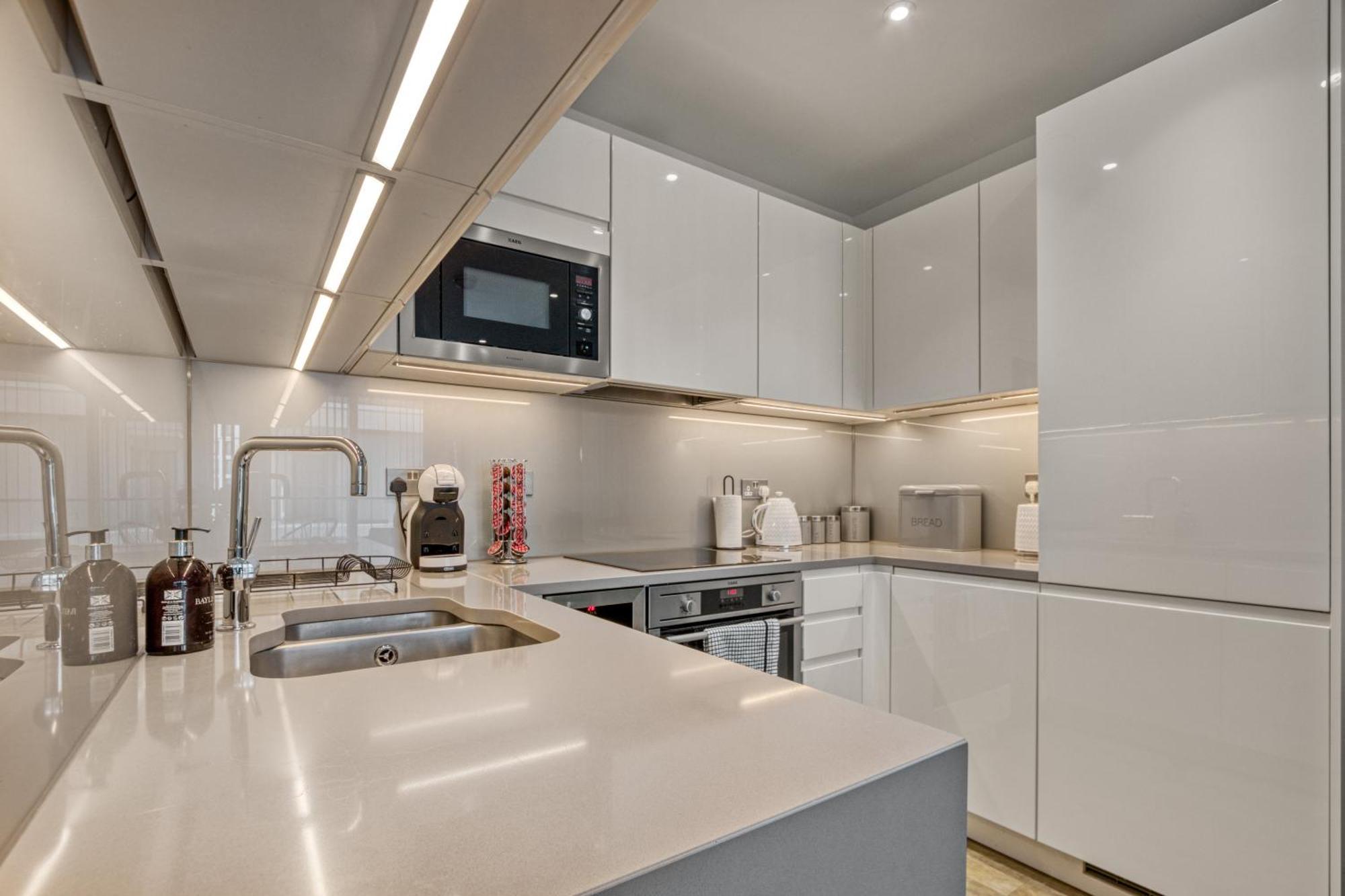 Stylish And Spacious- One Bed In Nine Elms Londres Exterior foto